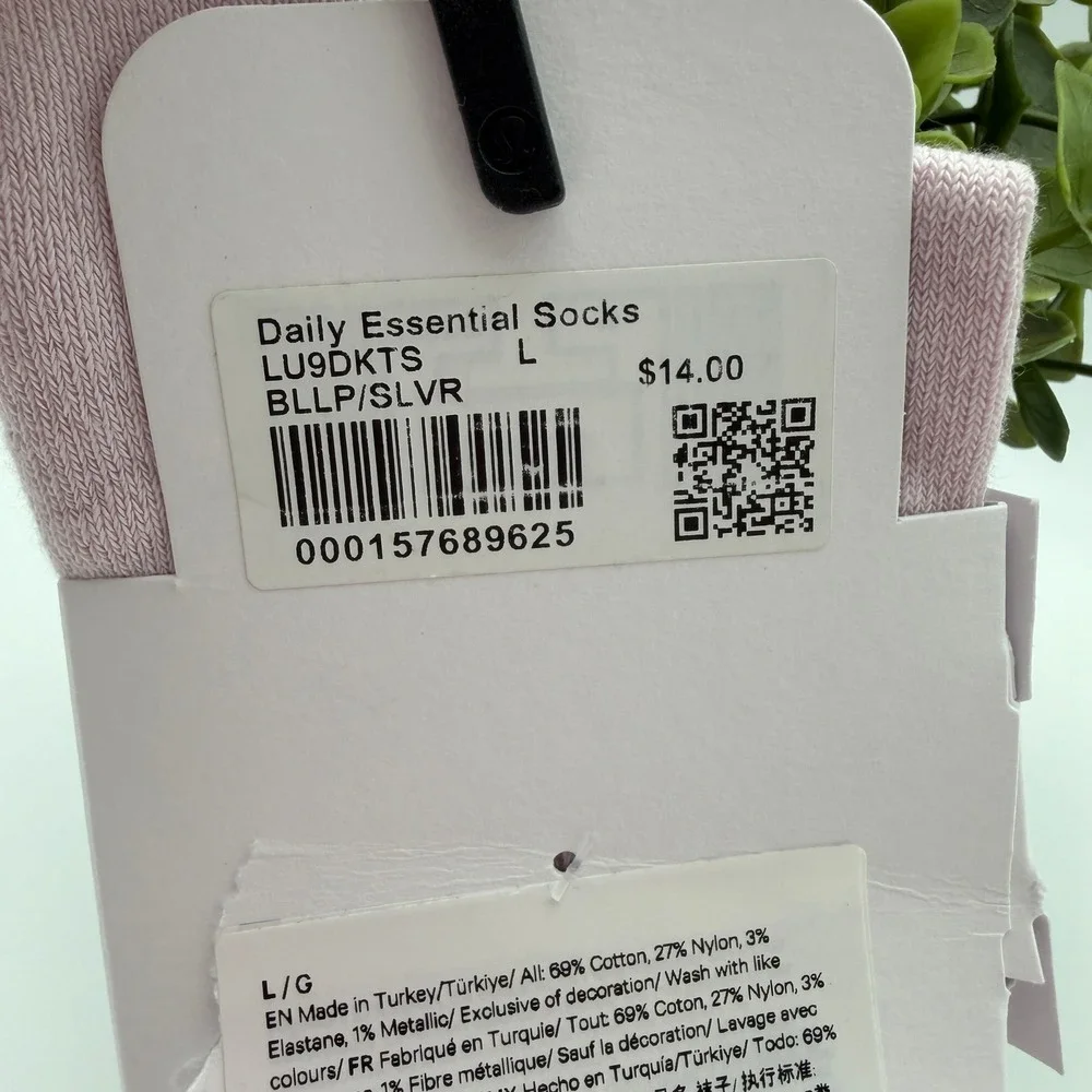 Lululemon Daily Essential Socks Quarter Length Ballet Lip Silver Size L NWT